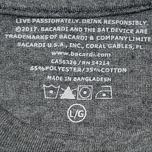 Bacardi Mens Short Sleeve shirt size LARGE - Picture 2 of 2